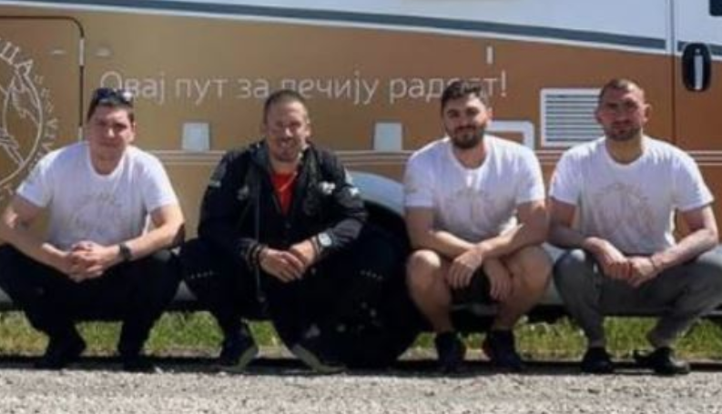 (FOTO) "BRAĆA KOJA SU ŽRTVOVALA MJESEC DANA ŽIVOTA" Nikola Rokvić prvi put pokazao ko je sa njim krenuo na hodočašće u Grčku