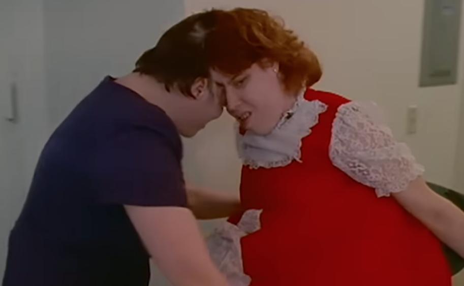 (VIDEO) PREMINULI NAJSTARIJI SIJAMSKI BLIZANCI NA SVIJETU Svako je imao svoju sobu, tuširali su se odvojeno i jedno od njih je mijenjalo pol