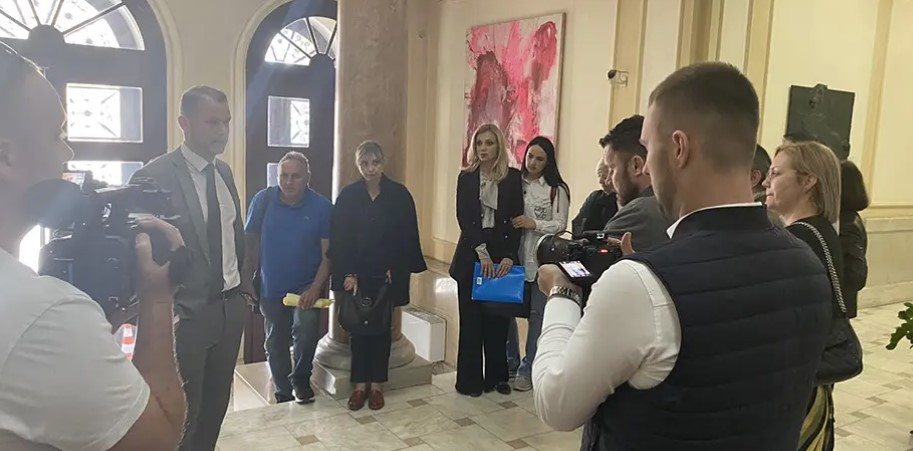 PROBLEM ZAOSTALIH PLATA NIJE RIJEŠEN Radnici "Akvane" ušli u Gradsku upravu