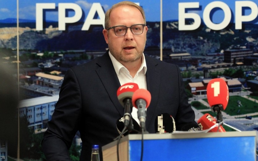 "IMAM DIJETE OD DVIJE I PO GODINE" Gradonačelnik Bora Aleksandar Milkić zaplakao dok je govorio o Danki Ilić