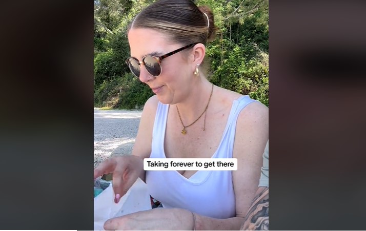 (VIDEO) OVO JOJ NIJE TREBALO Engleskinja probala burek u Hrvatskoj, a komentarom razbjesnila Balkance