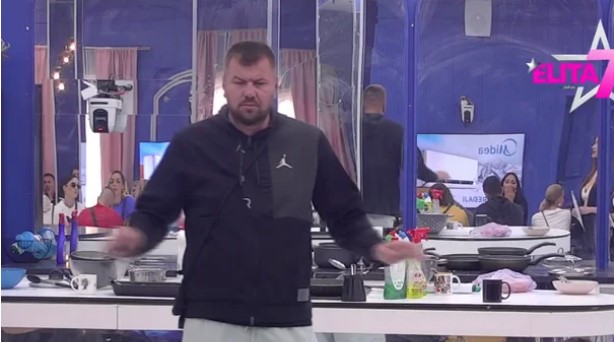 GLUMIM ŽRTVU! Janjuš stavio do znanja da ga ne zanima da li ga Aneli voli ili ne, dok ona odlučuje da se vodi njegovom politikom (VIDEO)
