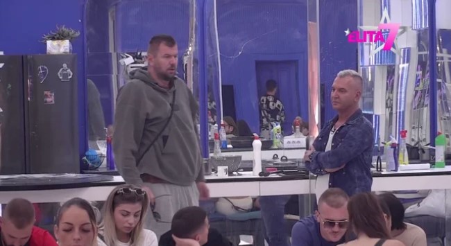(VIDEO) ORI SE BIJELA KUĆA Aneli i Janjuš u brutalnom sukobu, pljušte uvrede na sve strane: Ti si najlošije stvorenje koje sam vidio, hoćeš da pričam o tvojim fetišima?!