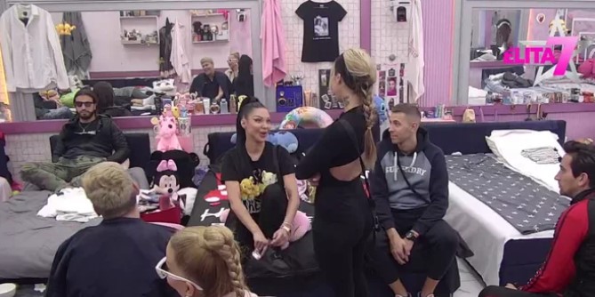 (VIDEO) BUKTI RAT! Aneli se okomila na Maju i Samira, pljušte teške prozivke, Ramović odbrusio Ahmićevoj: Ti si profi rijaliti igrač, mnogo si se utripovala!