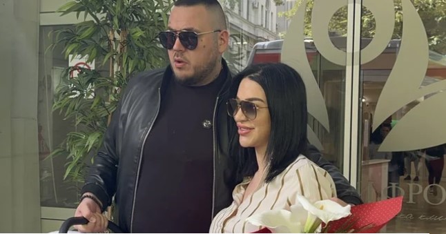 (FOTO) MORAO DA IDE! Car napustio Aleks i kćerku Leonu, otišao iz Beograda, pa se oglasio sa ove lokacije!