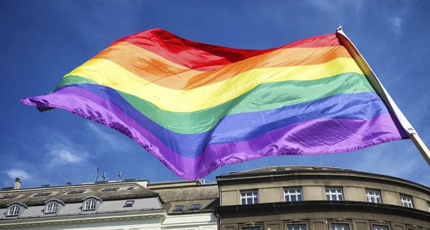 "ZAŠTITA OD MORALNE IZOPAČENOSTI" Usvojen zakon: Kazna zatvora od 15 godina za istopolne veze