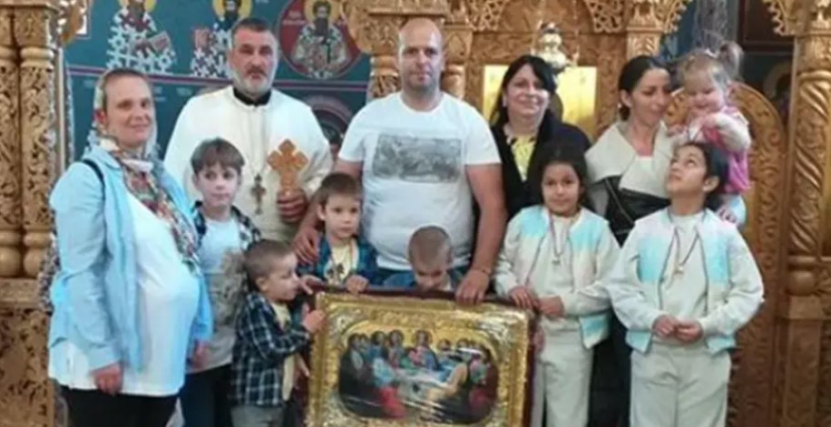 CVIJETI U MILIĆIMA Poklon ikona za porodicu Mimić koja u junu očekuje šesto dijete