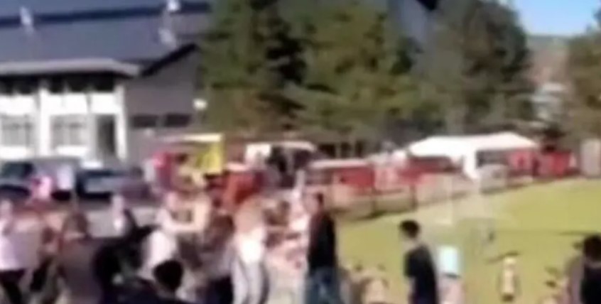 (VIDEO) RUSI ZABILI GOL, CRNOGORCI POKAZIVALI DVOGLAVOG ORLA Tuča roditelja na fudbalskom turniru