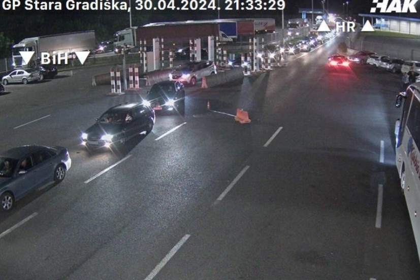 (FOTO) NOĆ DONIJELA JOŠ VEĆE GUŽVE Ove granične prelaze izbjegavajte!