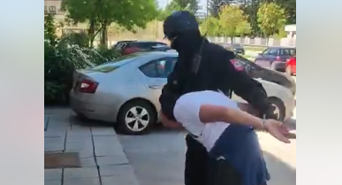 (VIDEO) UHAPŠEN U ISTOČNOJ ILIDŽI Branislav Janjić predat u nadležnost tužilaštva