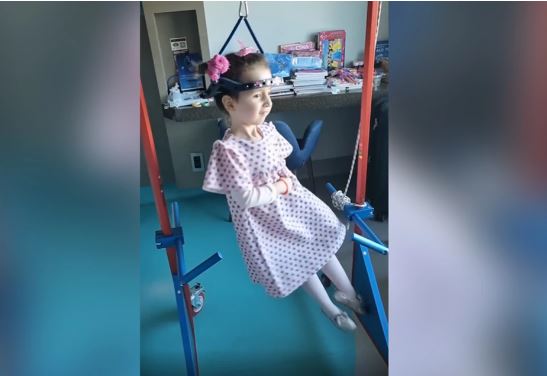 (FOTO) "DOBRO JE PROŠLO, DOKTOR JE ZADOVOLJAN" Mala Sofija (4) operisana u Turskoj, otac otkrio kako teče oporavak