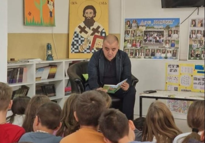 (FOTO) "PISANA RIJEČ OSTAJE, A SVE OSTALO SE GUBI" Književnik Uglješa Kesić za AloOnline: Knjiga se pritajila i čeka pogodan trenutak da se vrati na pijadestal koji joj pripada