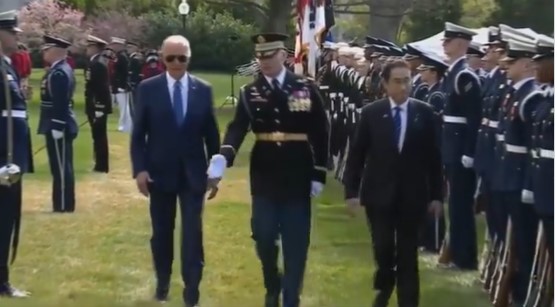 (VIDEO) "STAVITE MU POVODAC..." Bajden ponovo na stubu srama nakon najnovijeg gafa
