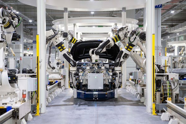 KINEZI NAPRAVILI SOPSTVENI ČIP ZA MOZAK NALIK NEURALINKU Majmun može uz pomoć njega da koristi robotsku ruku
