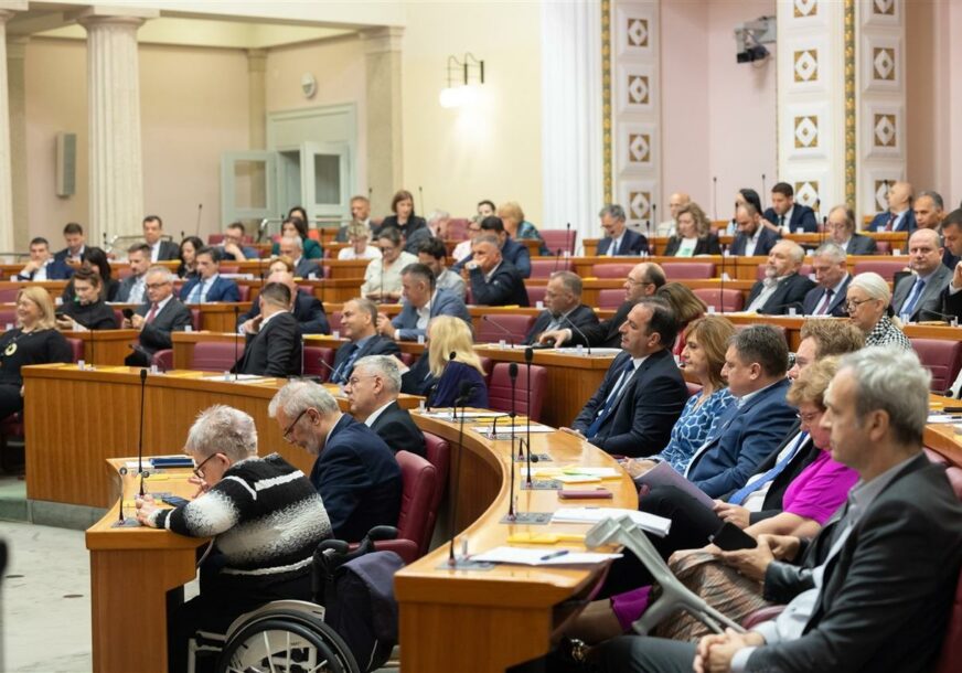 PARLAMENTARNI IZBORI U HRVATSKOJ Najstariji kandidat za poslanika u Saboru ima 95, a najmlađi 18 godina