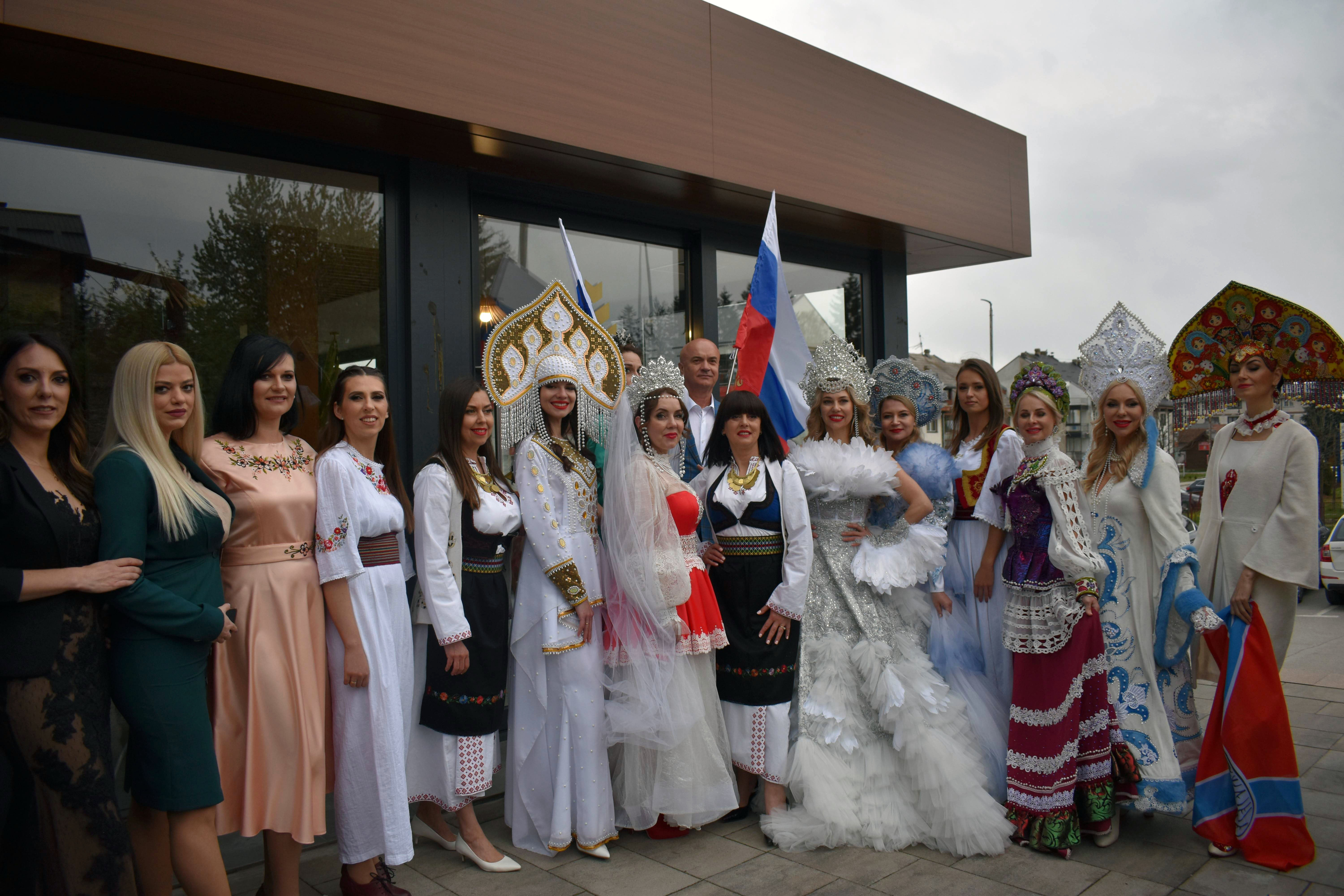 (FOTO) PROMOCIJA PORODIČNIH I TRADICIONALNIH VRIJEDNOSTI Izabrane najljepše i najuspješnije mame od Vladivostoka do Sokoca