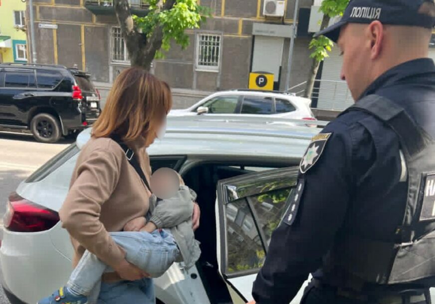 (FOTO) MAJKA (19) POKUŠALA DA PRODA SINA Nije htjela da se brine o dječaku (2), pa za dijete tražila više od 47.000 KM