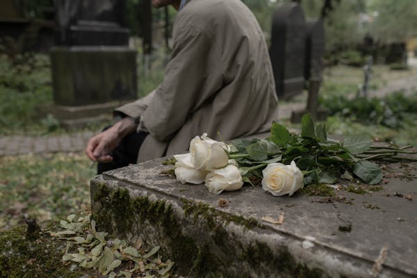 PET RAZLOGA ŠTO SE MRTVI JAVLJAJU U SAN NAJBLIŽIMA Doktor otkrio nevjerovatne stvari koje ljudi dožive nakon smrti voljenih osoba