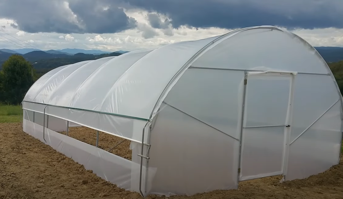 NESVAKIDAŠNJA KRAĐA KOD TEŠNJA Lopovi odnijeli najlon sa plastenika