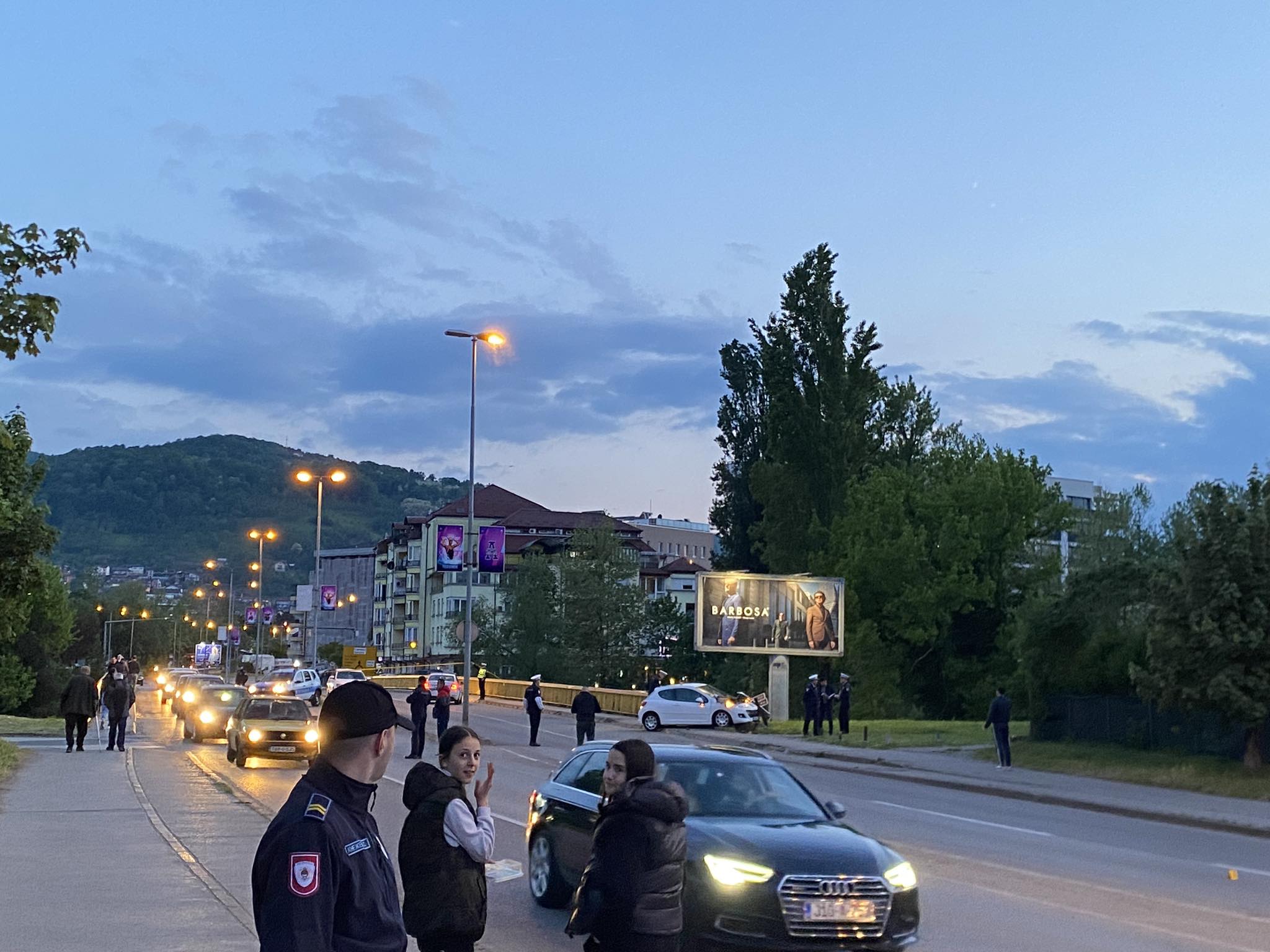 VOZAČ GOVORIO OČEVICIMA DA SU MU GUME PROKLIZALE Izgubio kontrolu nad automobilom, pa usmrtio pješaka