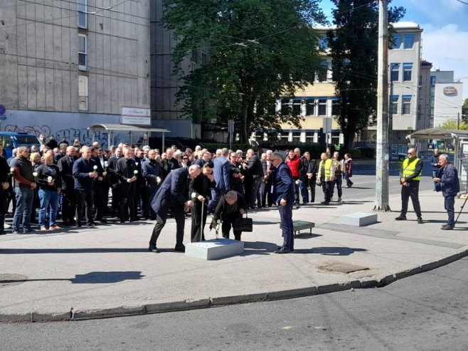 ZLOČIN U DOBROVOLJAČKOJ ULICI Mirnom šetnjom obilježeno 32 godine od stradanja nedužnih vojnika