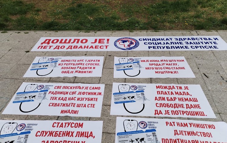 "DOŠLO JE PET DO 12" Zaposleni u zdravstvu Srpske protestom zatražili veće plate