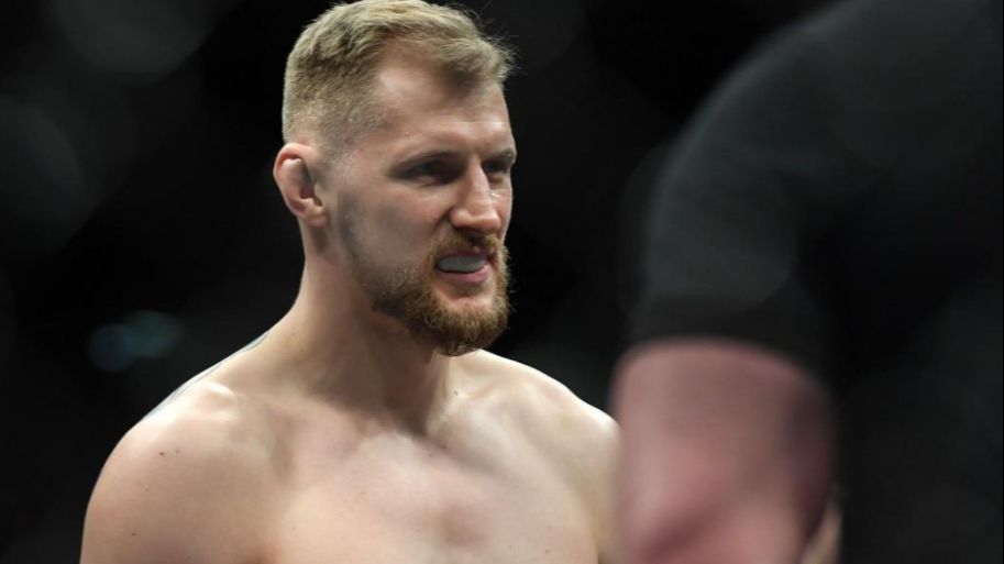 "UDARA KAO KONJ" UFC okršaj: Godinama sparinguju, sada će se boriti za titulu