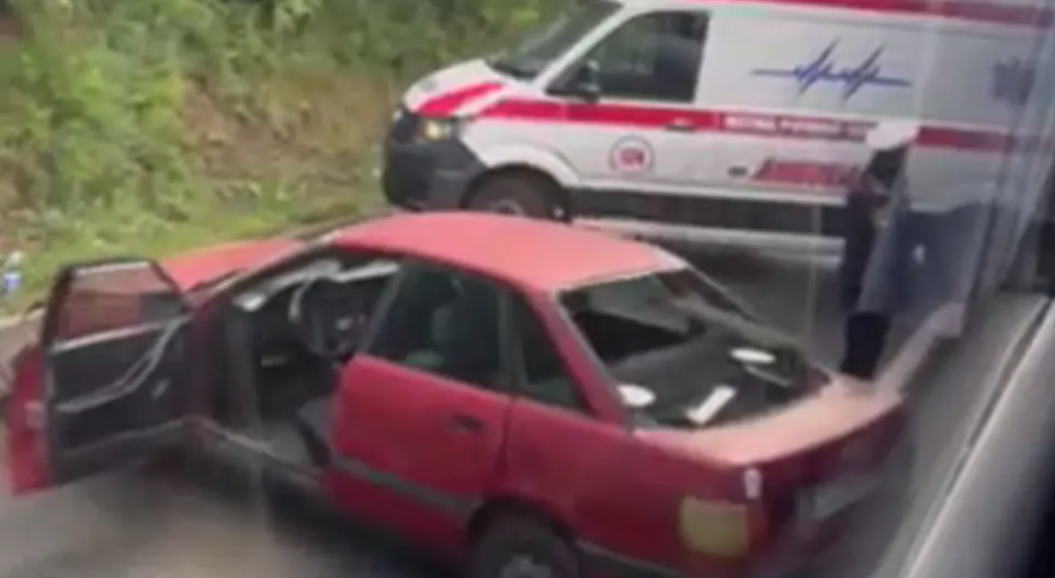TEŠKA SAOBRAĆAJNA NEZGODA NA ULAZU U ZENICU Vozač izgubio kontrolu nad vozilom: Na terenu Hitna i policija, saobraćaj usporen