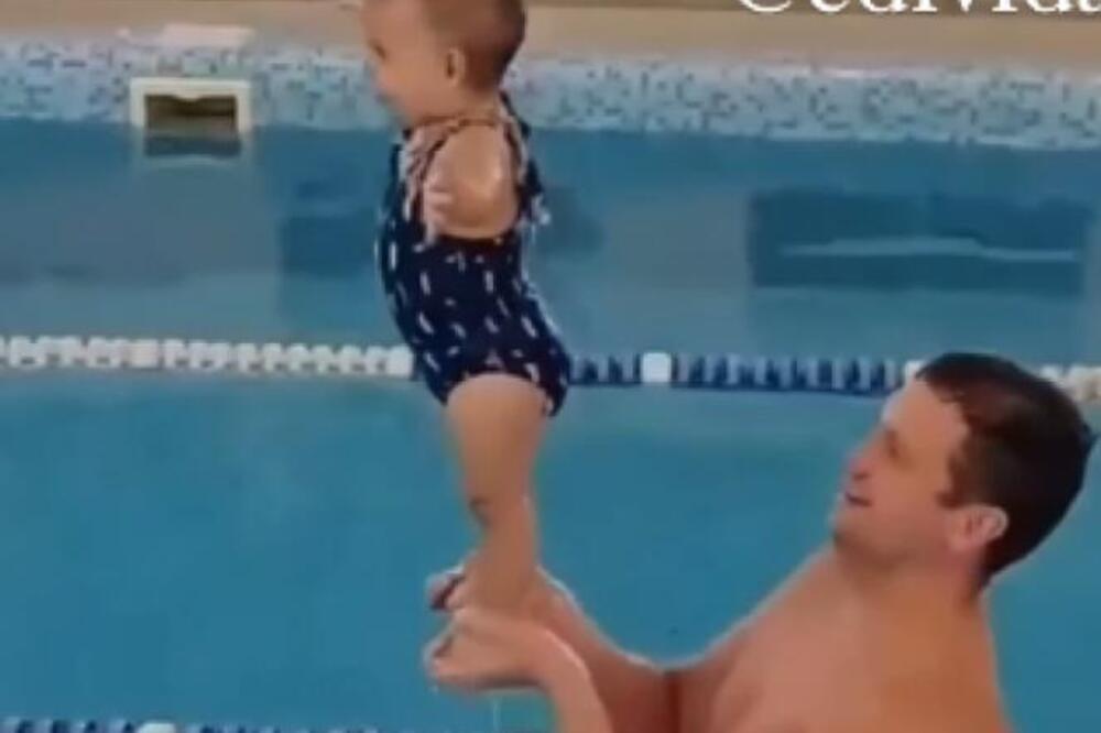 (VIDEO) "ŠTA RADI OVO ČUDO OD DJETETA?!" Snimak jednogodišnje bebe koja roni će vas ostaviti u čudu