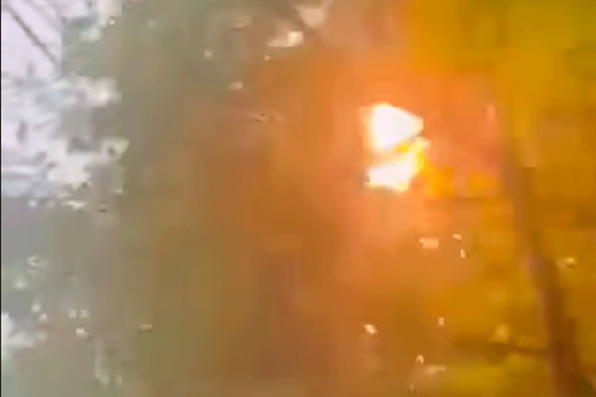 (VIDEO) POŽAR NA OZRENU Drveće izazvalo kratak spoj, zapalio se strujni kabl