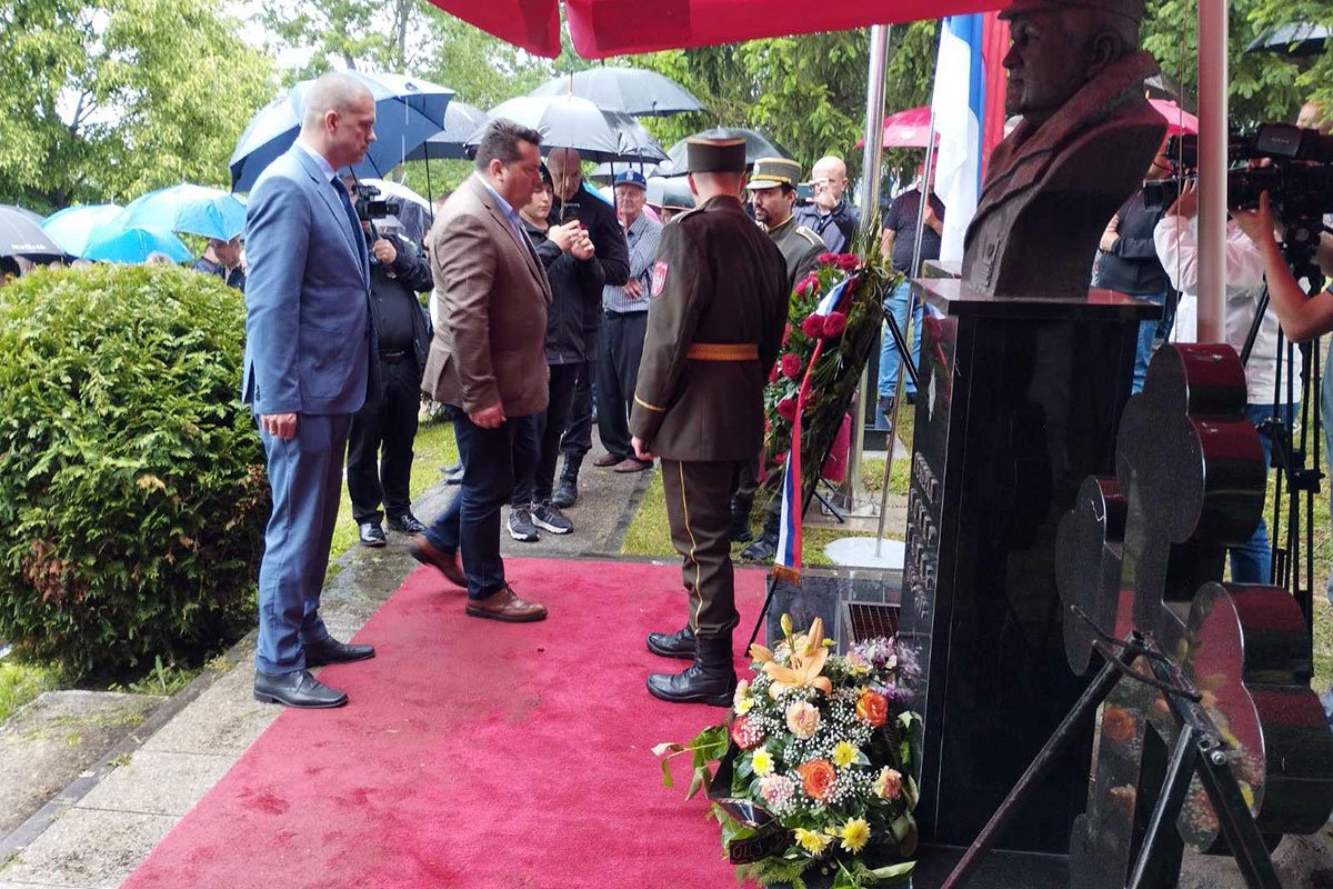 ČOVJEK KOJI ĆE OSTATI UPAMĆEN PO IZUZETNOM DOPRINOSU U PROBIJANJU KORIDORA Obilježena 21 godina od smrti generala Talića