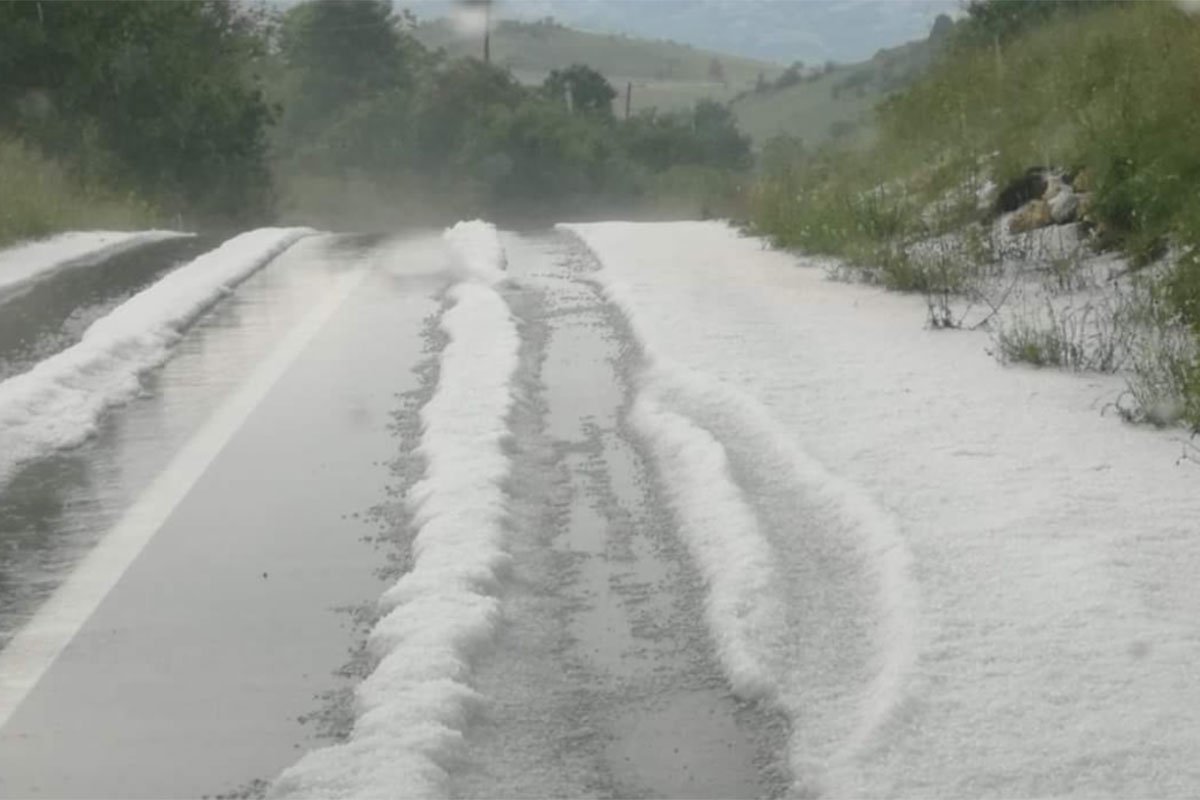 LED ZABIJELIO POPUT SNIJEGA Snažno nevrijeme na jugu BiH