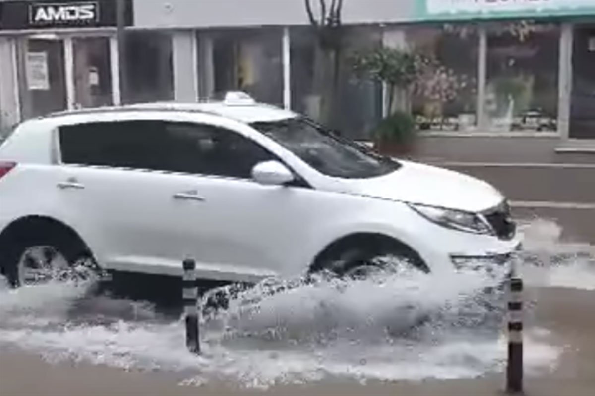 (VIDEO) KIŠA NAPRAVILA HAOS Potop u Hrvatskoj, ulice i objekti pod vodom