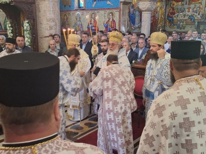 "PODSJEĆA NAS NA RIJEČI KOJE JE REKLA ZA CIJELO ČOVJEČANSTVO" U Mrkonjić Grad stigla kopija ikone Hilandarke Trojeručice i čestica moštiju Svetog Save