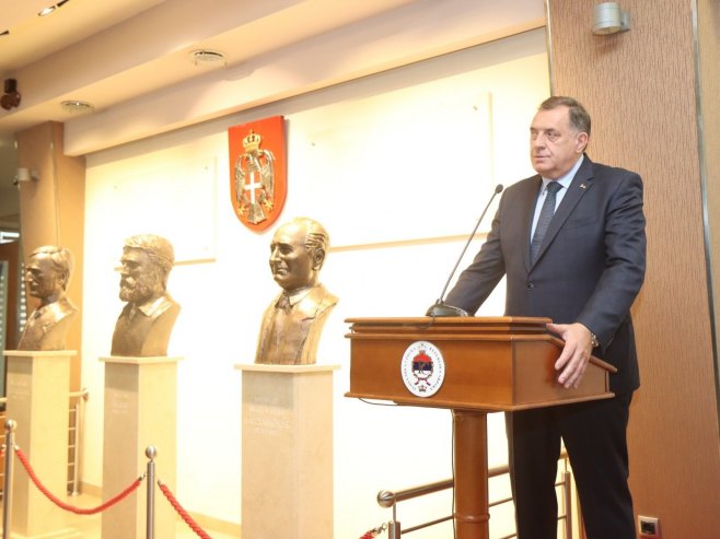 "SJEĆANJE DANAS NIJE NIMALO MANJE NEGO ŠTO JE BILO TAD" Dodik: Poslanici prvog saziva dali veliki doprinos stvaranju Srpske