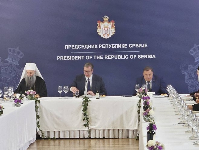 (FOTO/VIDEO) RADNI RUČAK Dodik i Vučić sa patrijarhom i episkopima