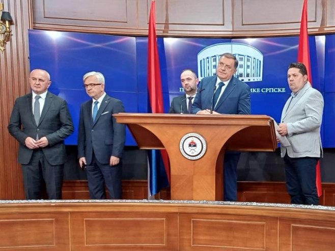 VLADAJUĆA KOALICIJA U SRPSKOJ ODLUČILA Ide na izbore po "Šmitovim pravilima"