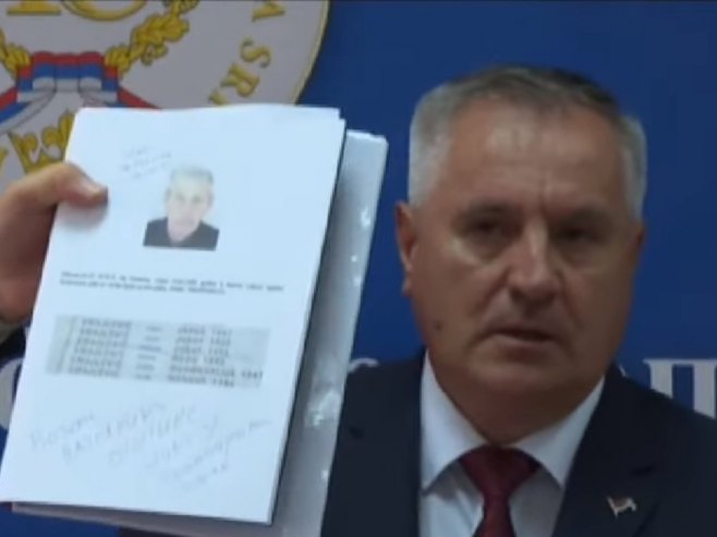 (VIDEO) VIŠKOVIĆ NAKON SJEDNICE VLADE: Živi ljudi upisani u Memorijalnom centru u Potočarima, čovjek živi pored svog spomenika