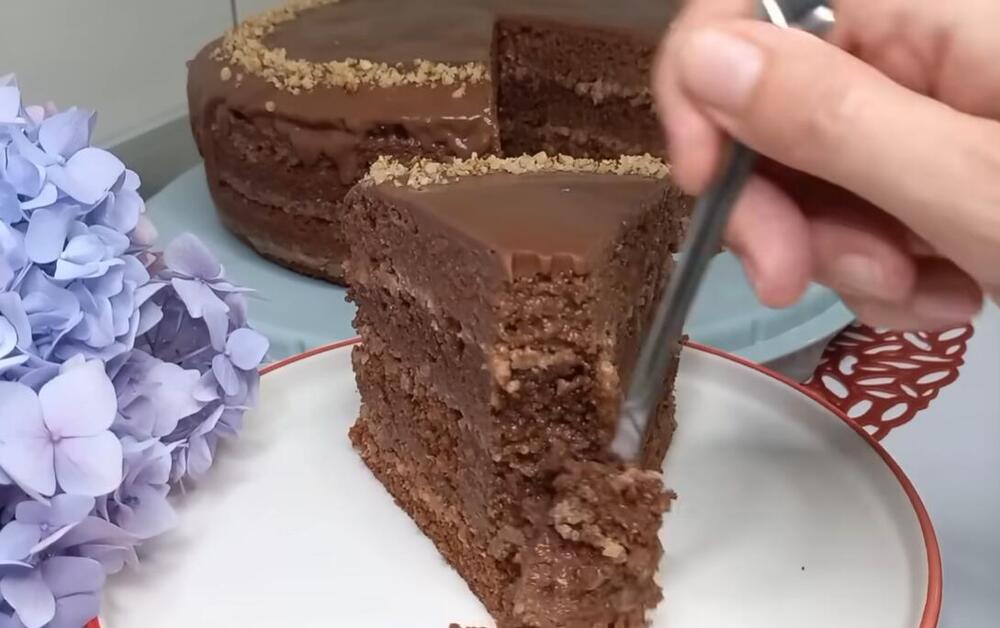 ZA SVAKU PRILIKU I SVAČIJI DŽEP Starinska torta iz šerpe sa orasima i čokoladnim filom - brzo se pravi, još brže smaže