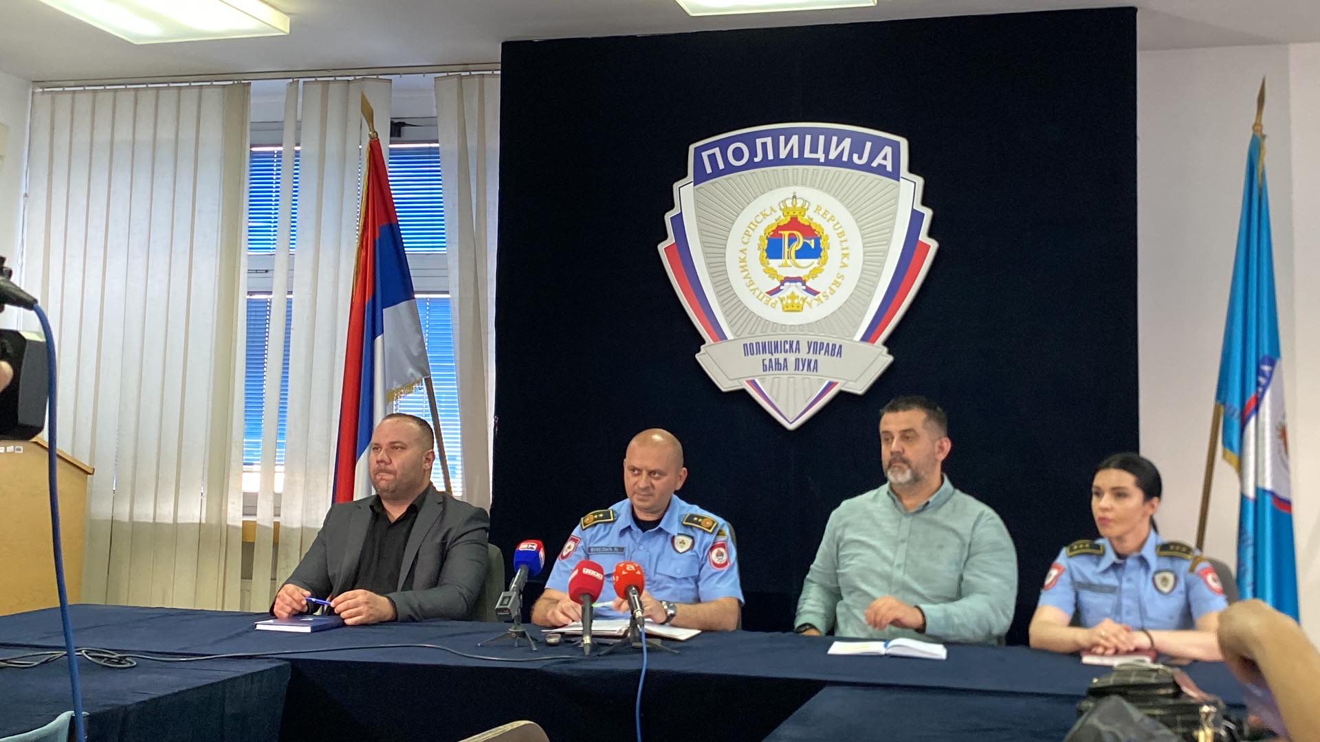 SVI DETALJI FILMSKE KRAĐE U BANJALUCI Kriminalna grupa danima pratila vlasnicu mjenjačnice, pa promijenila više vozila nakon krađe: Ovo je maršruta kojom su se kretali, a i dalje se nalaze u BiH