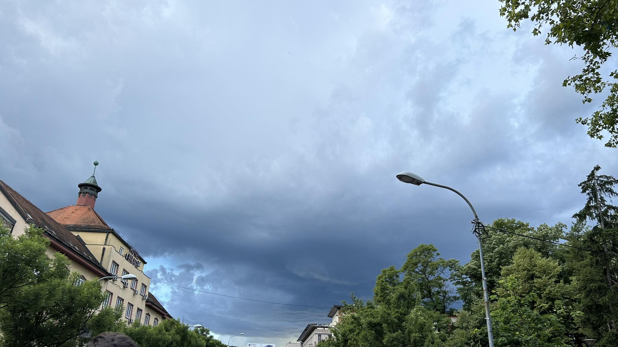 NA TERENU KOMISIJA ZA PROCJENU ŠTETE U toku saniranje posljedica nevremena u Banjaluci