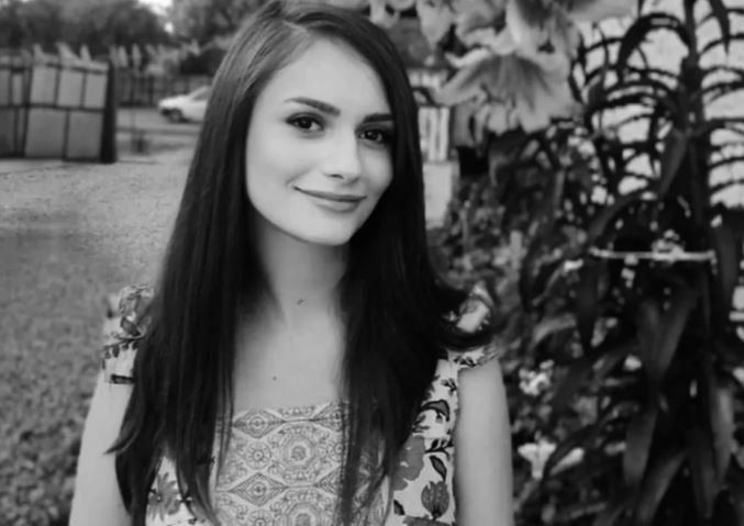 (FOTO) "BOG NA PRAZNIKE POZIVA SAMO NAJBOLJE" Aleksandra Dinić (29) biće sahranjena na Veliku subotu: Potresne oproštajne poruke nakon što je izgubila bitku sa tumorom