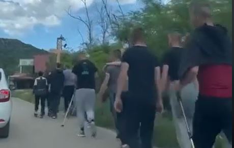 (VIDEO) RIJEKA LJUDI HODI KA OSTROGU Hiljade vjernika došlo na poklonjenje Svetom Vasiliju Ostroškom: "A naroda ni broja se ne zna"