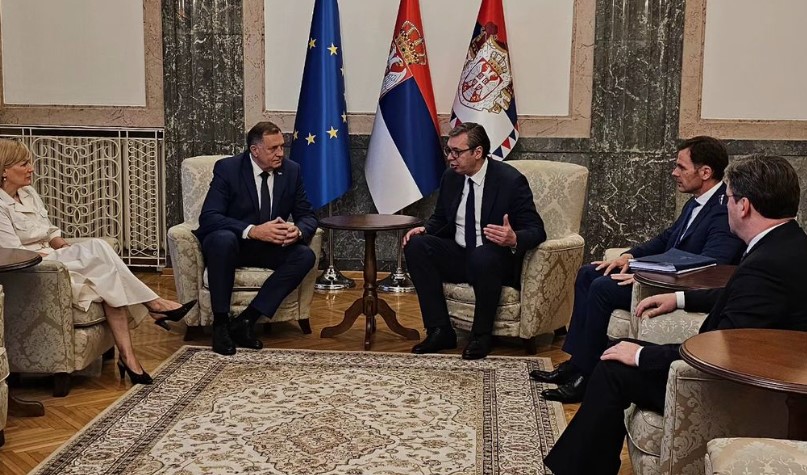 (FOTO) SASTANAK U BEOGRADU Vučić otkrio o čemu je razgovarao sa Dodikom