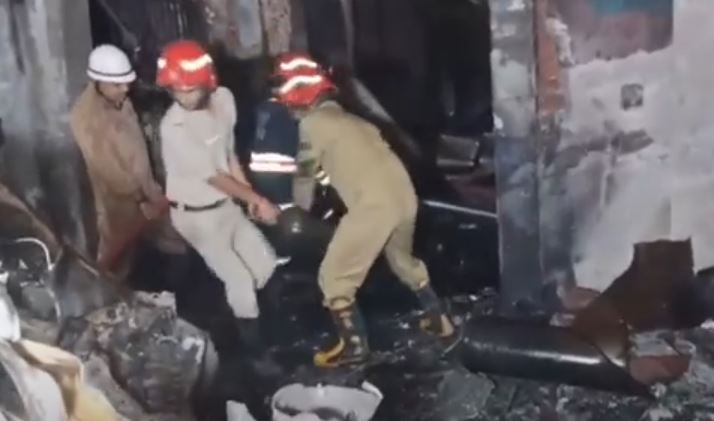 (VIDEO) STRADALO SEDAM BEBA Jezivi prizori požara iz bolnice u Indiji
