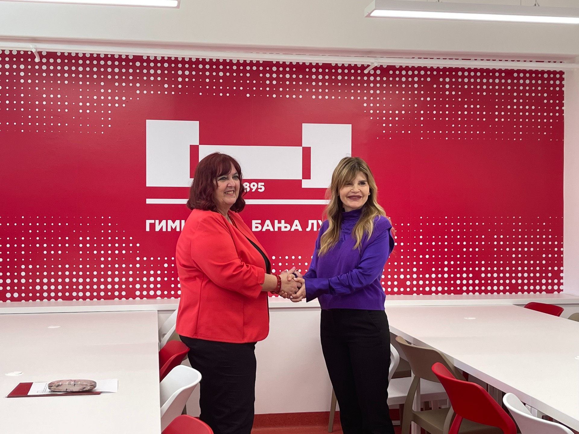 Savremene učionice i video-nadzor – donacija kompanije m:tel banjalučkoj Gimnaziji