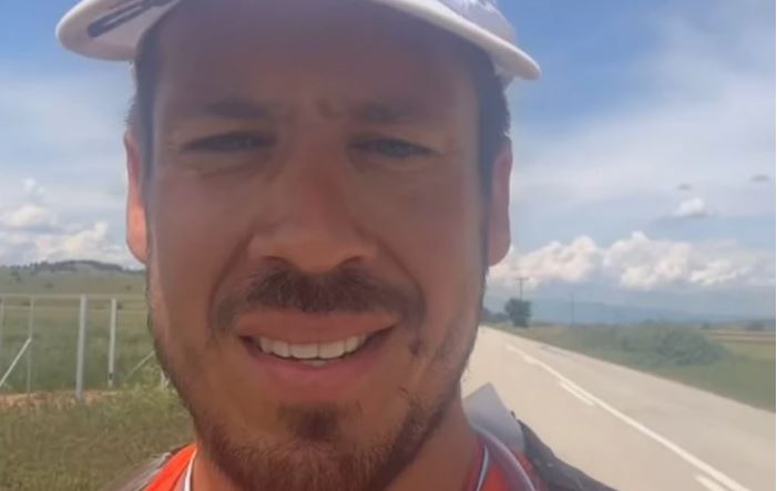 (FOTO) ZVONO OKO VRATA, PRATE GA ŽIVOTINJE Nikola Rokvić nastavlja put Egine, evo šta ga je posebno oduševilo