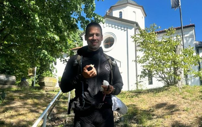 (FOTO) NIKOLA ROKVIĆ SE TOKOM HODOČAŠĆA SJETIO I DJEDA DRAGE IZ BOSANSKOG PETROVCA "Mnogi znaju koliko je volio konje"