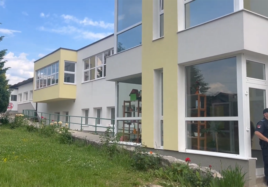 PEDAGOGICA SPRIJEČILA KRVOPROLIĆE Predložen pritvor za maloljetnika koji je izbo vršnjaka u školi u Sarajevu