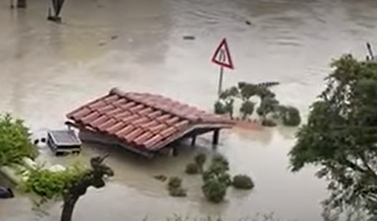 HAOS U NJEMAČKOJ! Broj poginulih u poplavama povećan na šest